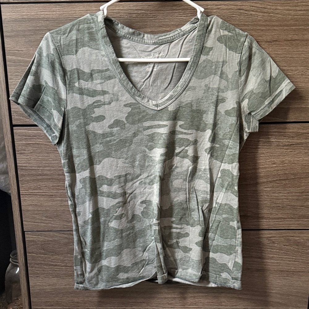 Universal Thread Green Camo V-Neck Tee
